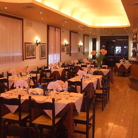 Hotel Touring Sottomarina Esterno foto
