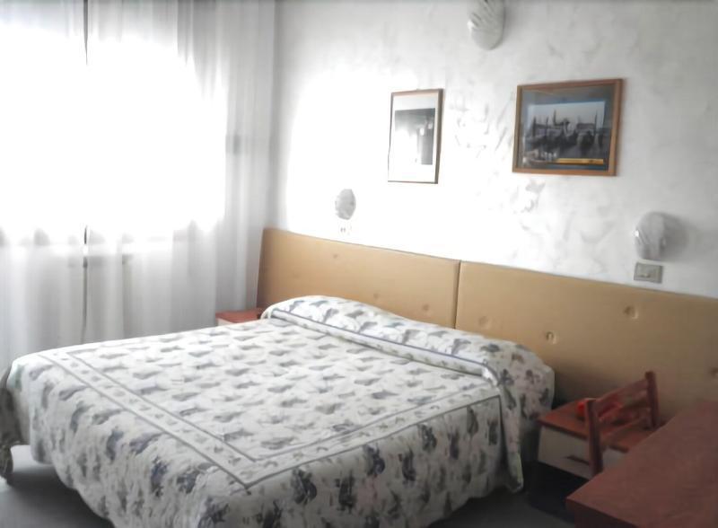 Hotel Touring Sottomarina Esterno foto