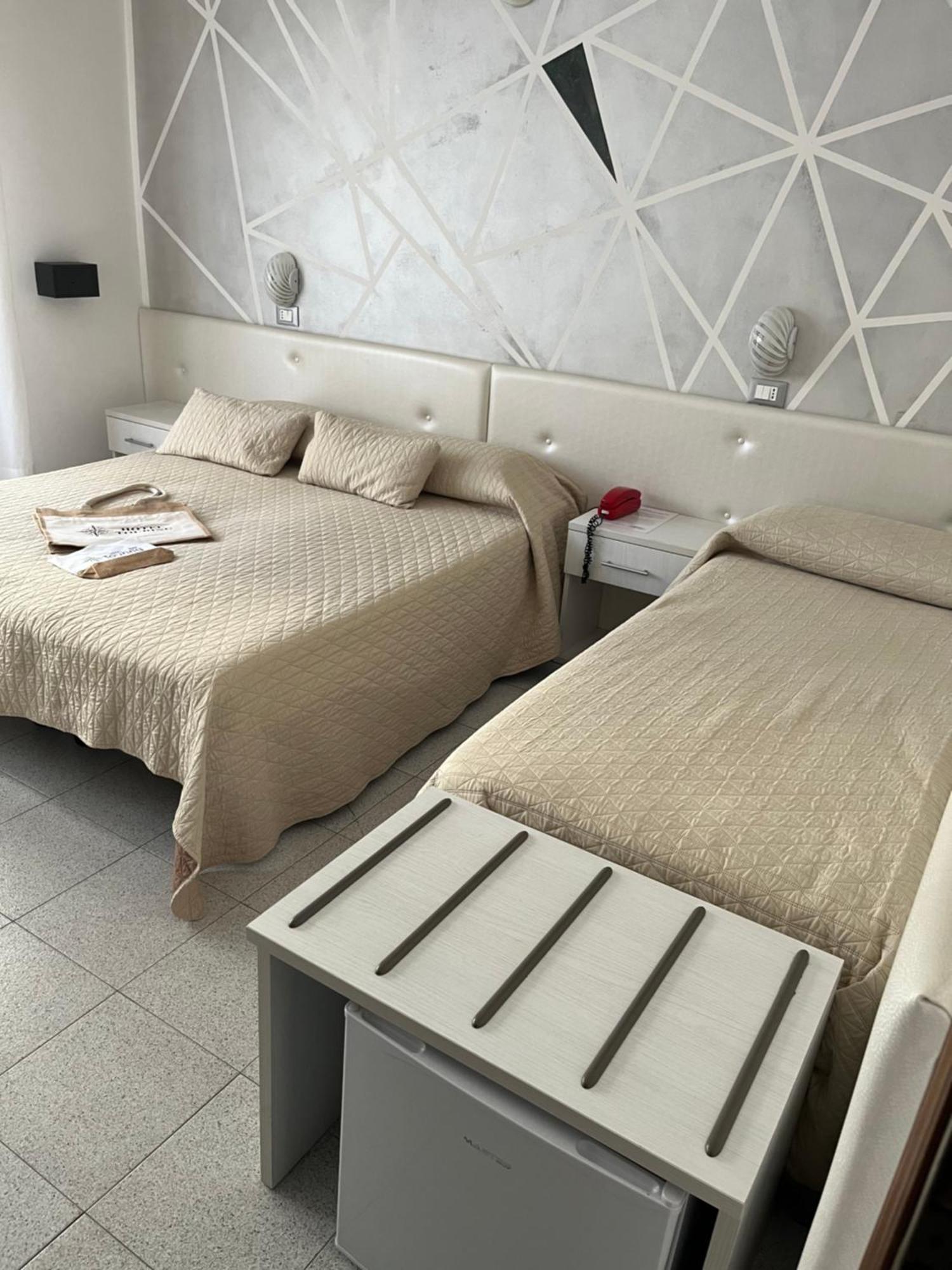 Hotel Touring Sottomarina Esterno foto
