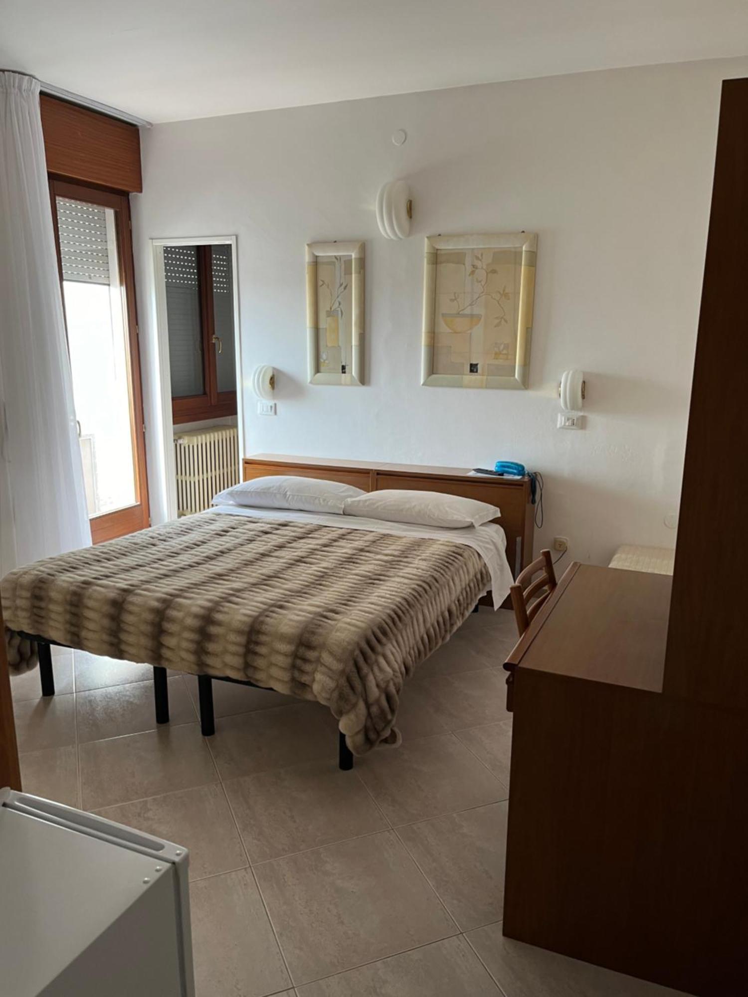 Hotel Touring Sottomarina Esterno foto