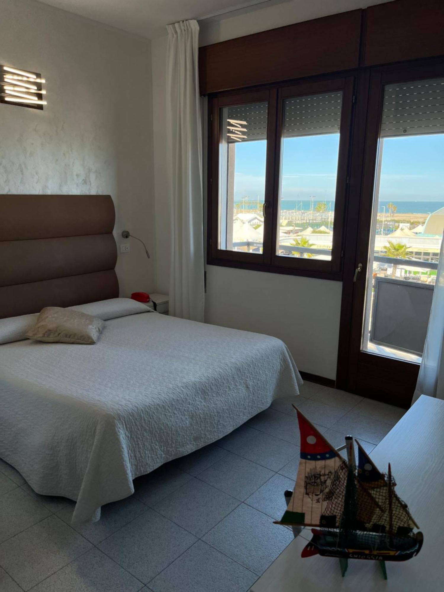 Hotel Touring Sottomarina Esterno foto
