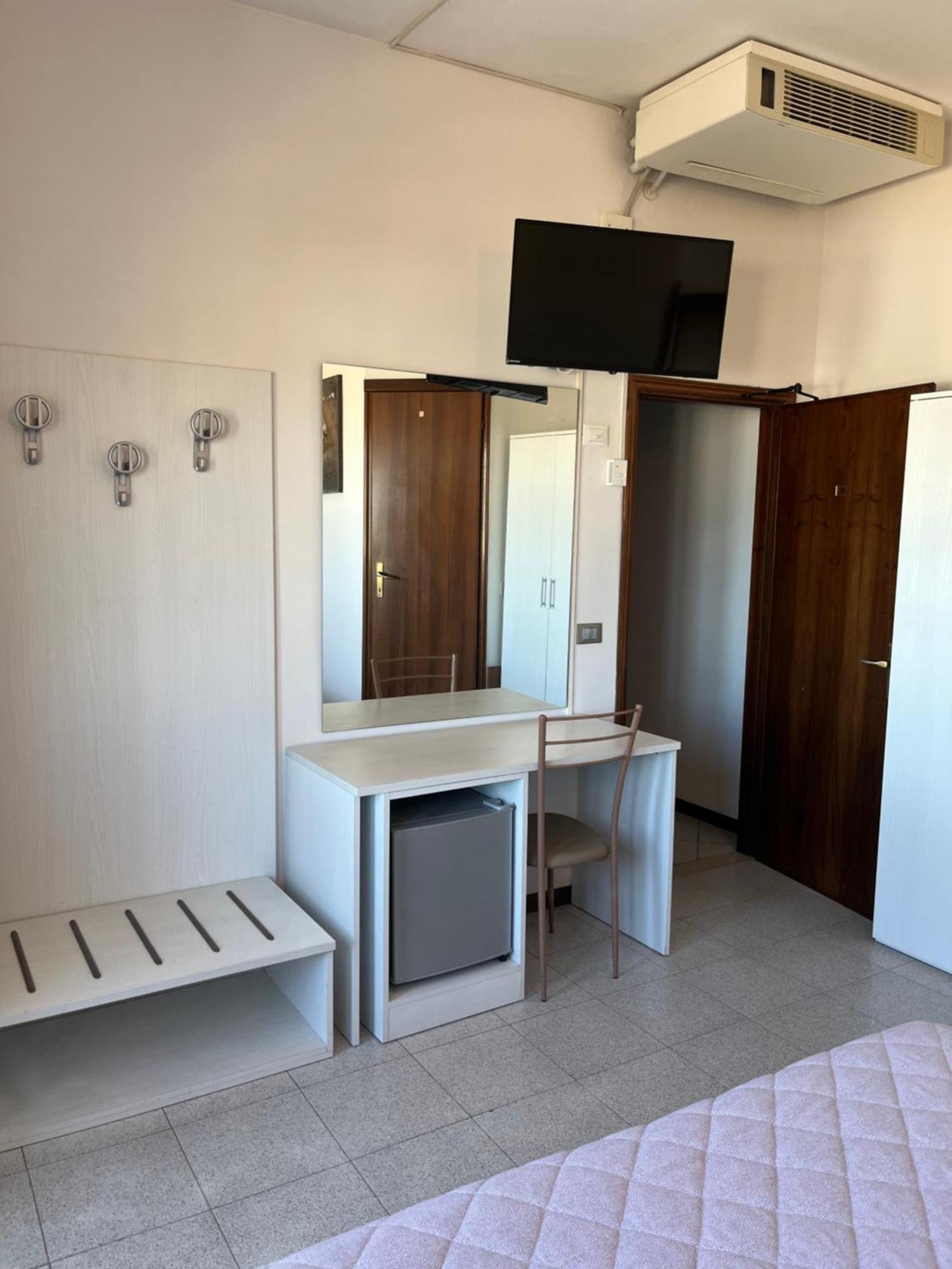 Hotel Touring Sottomarina Esterno foto
