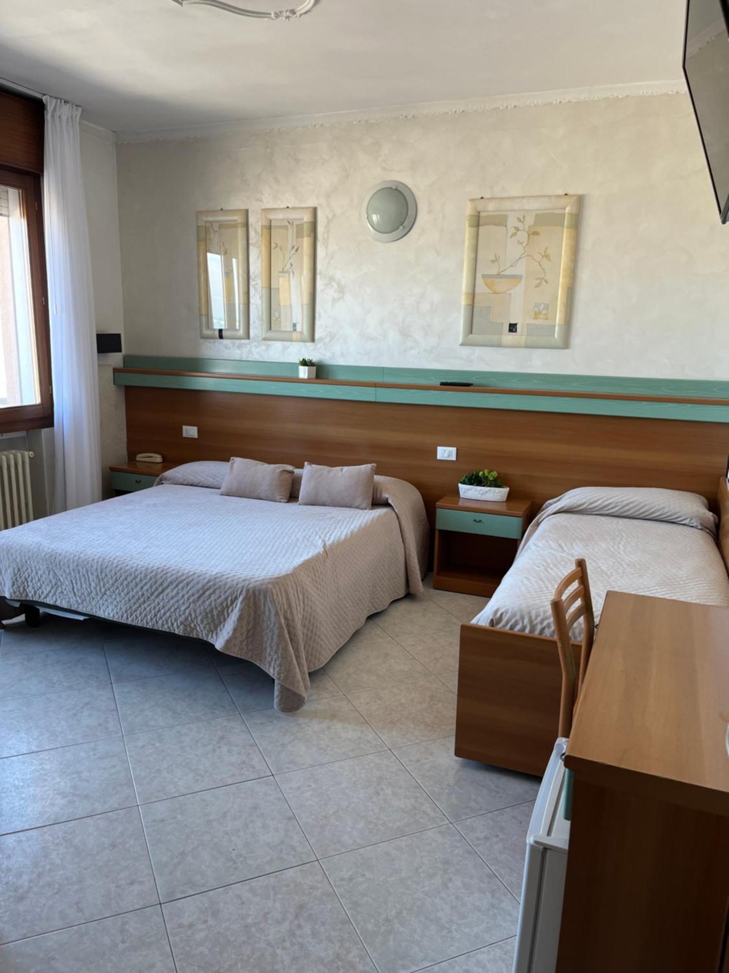 Hotel Touring Sottomarina Esterno foto