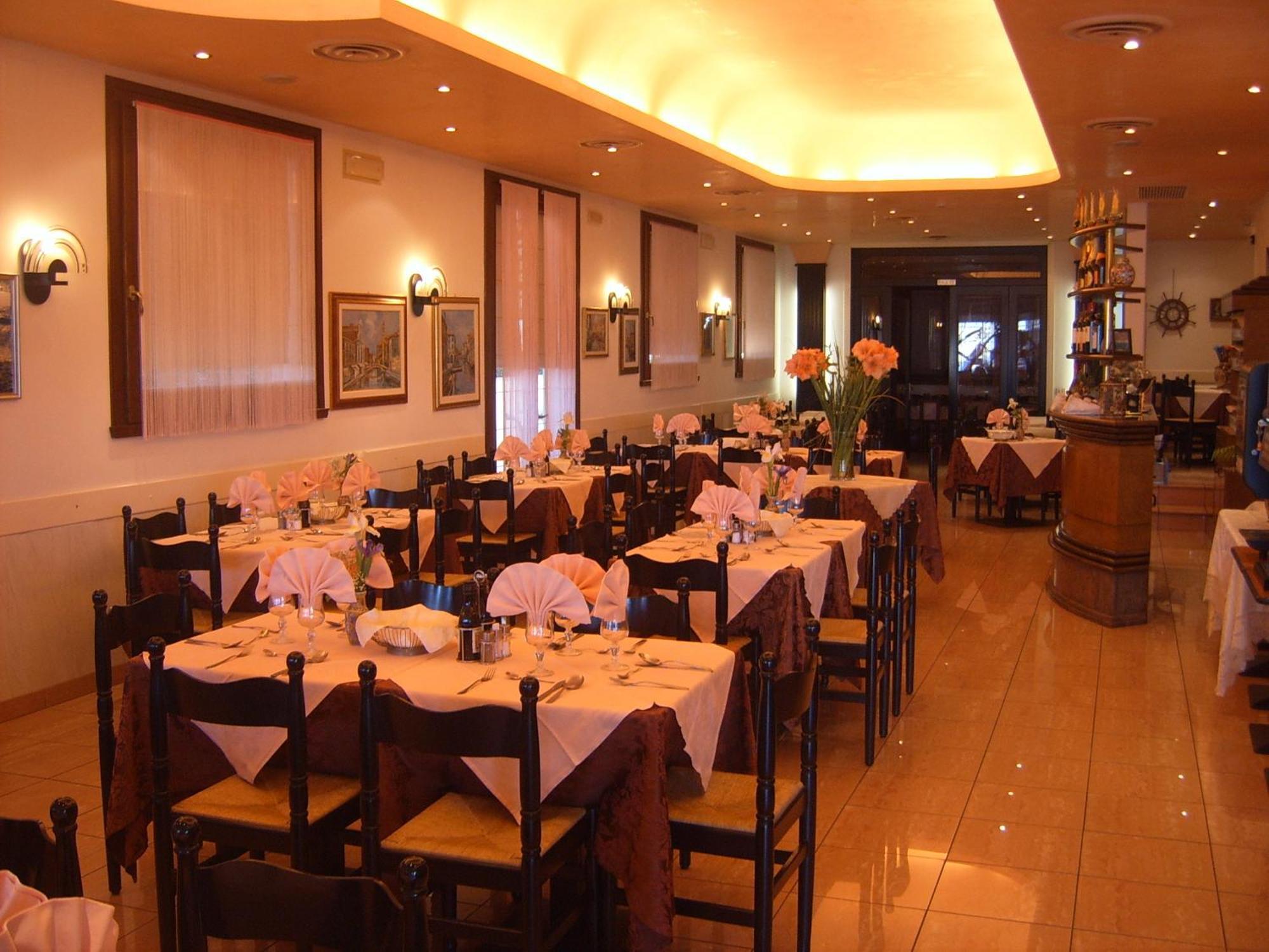 Hotel Touring Sottomarina Esterno foto